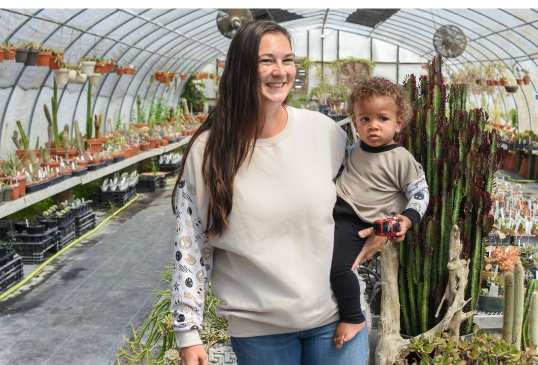 Retro Mama Sweatshirt